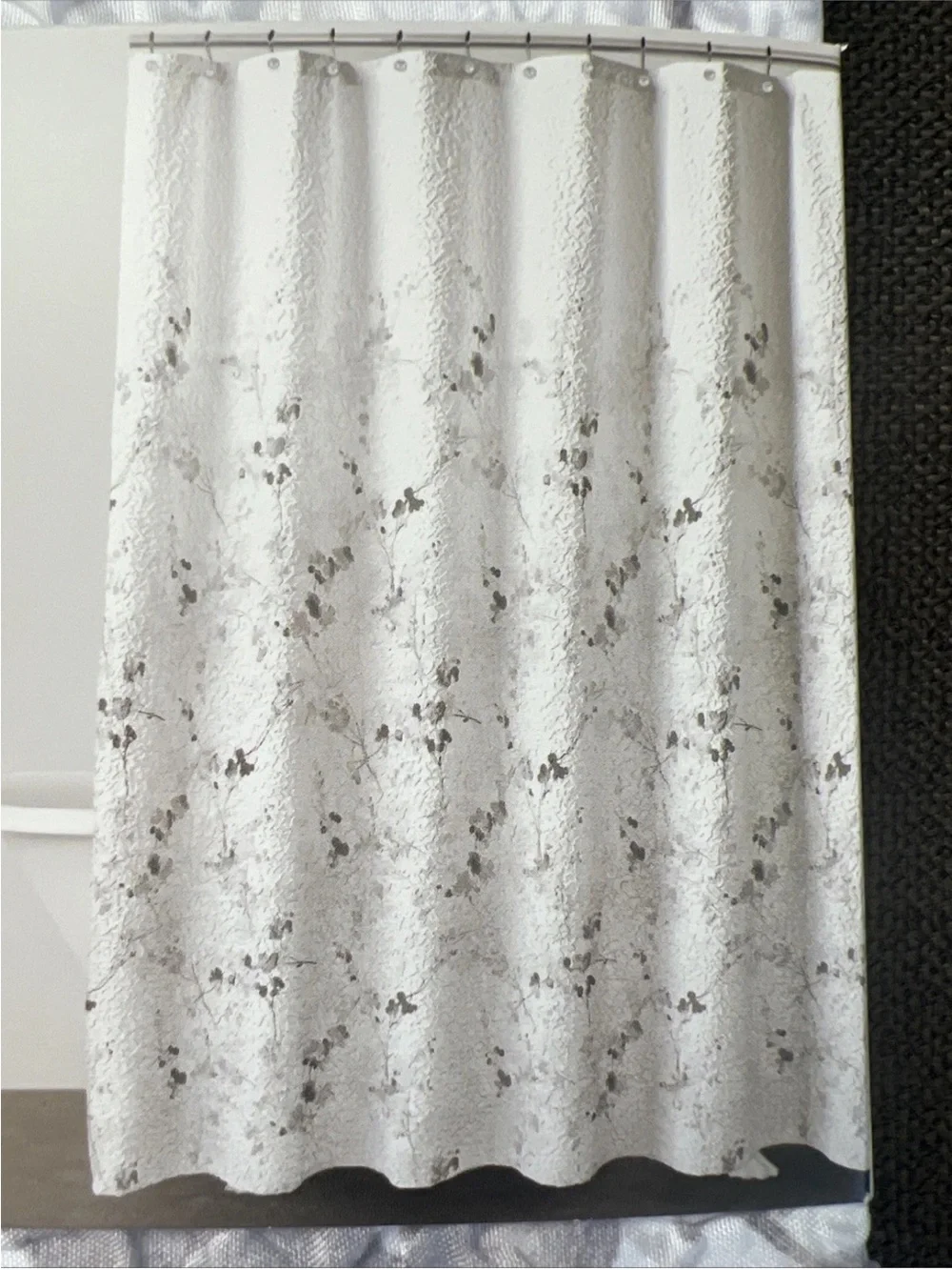 DKNY microsculpt  Shower Curtain grey floral white72x72 New